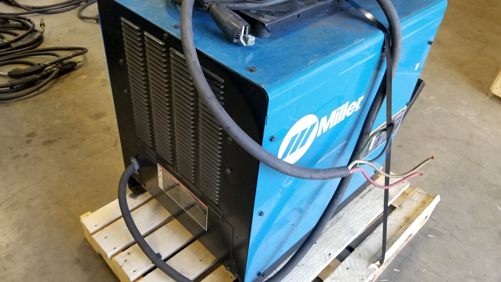 Used Miller Dimension 302 CCCV.DC Power Source Coast Machinery Group