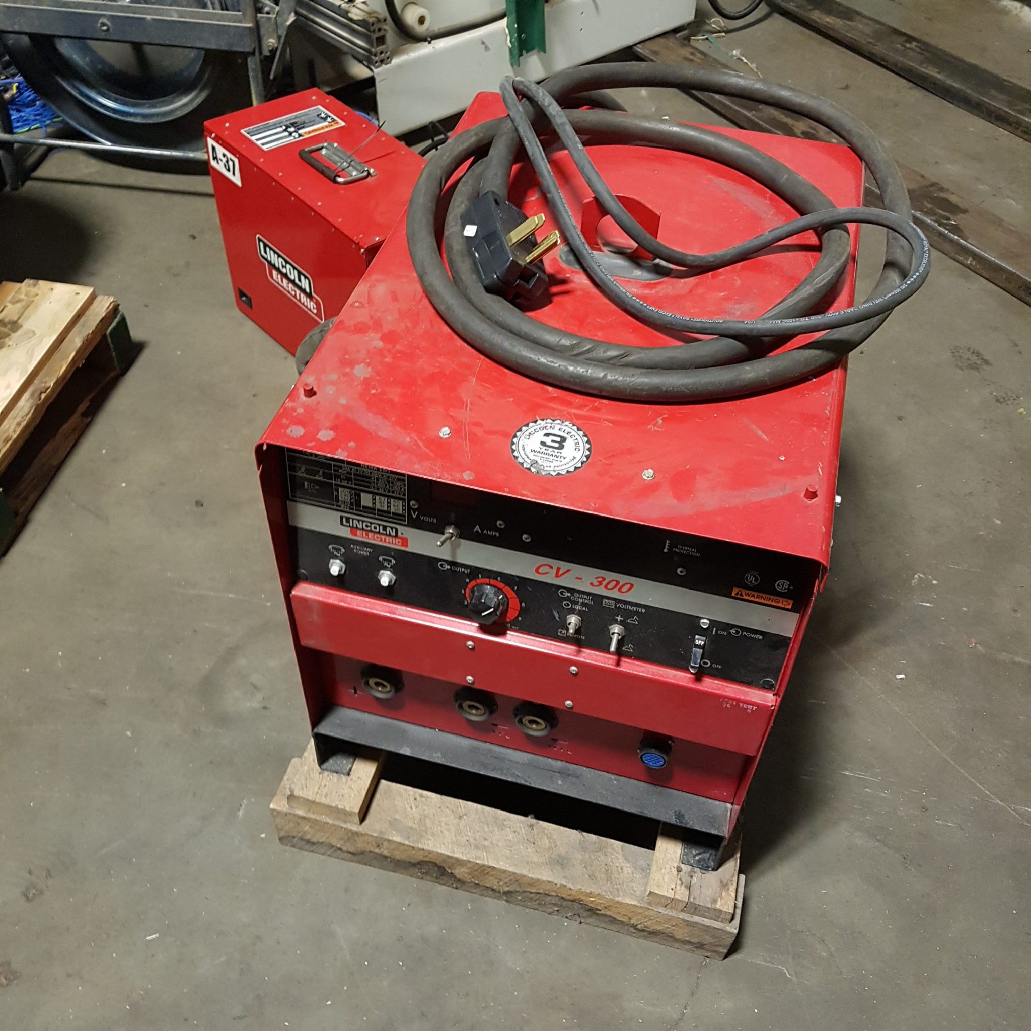 Used Lincoln CV 300 Welder with Cobramatic K15851 Wire Feeder Coast