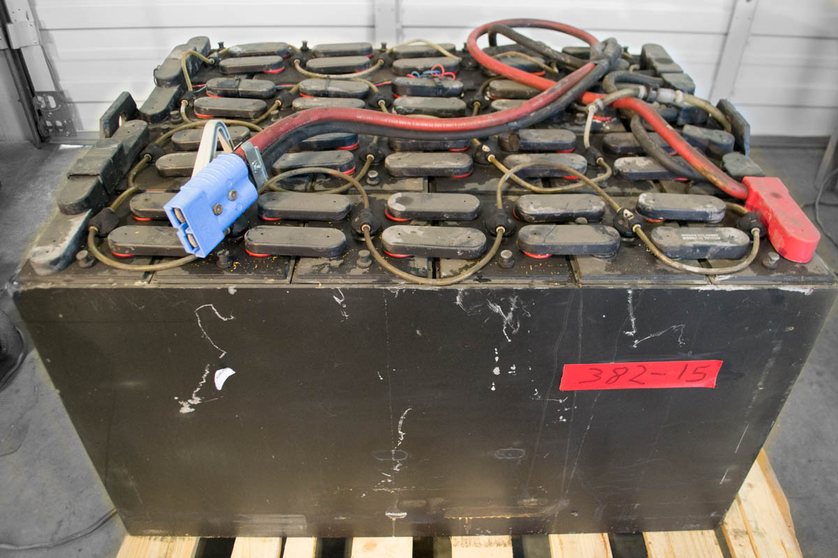 how-to-charge-a-completely-dead-car-truck-or-motorcycle-battery-that