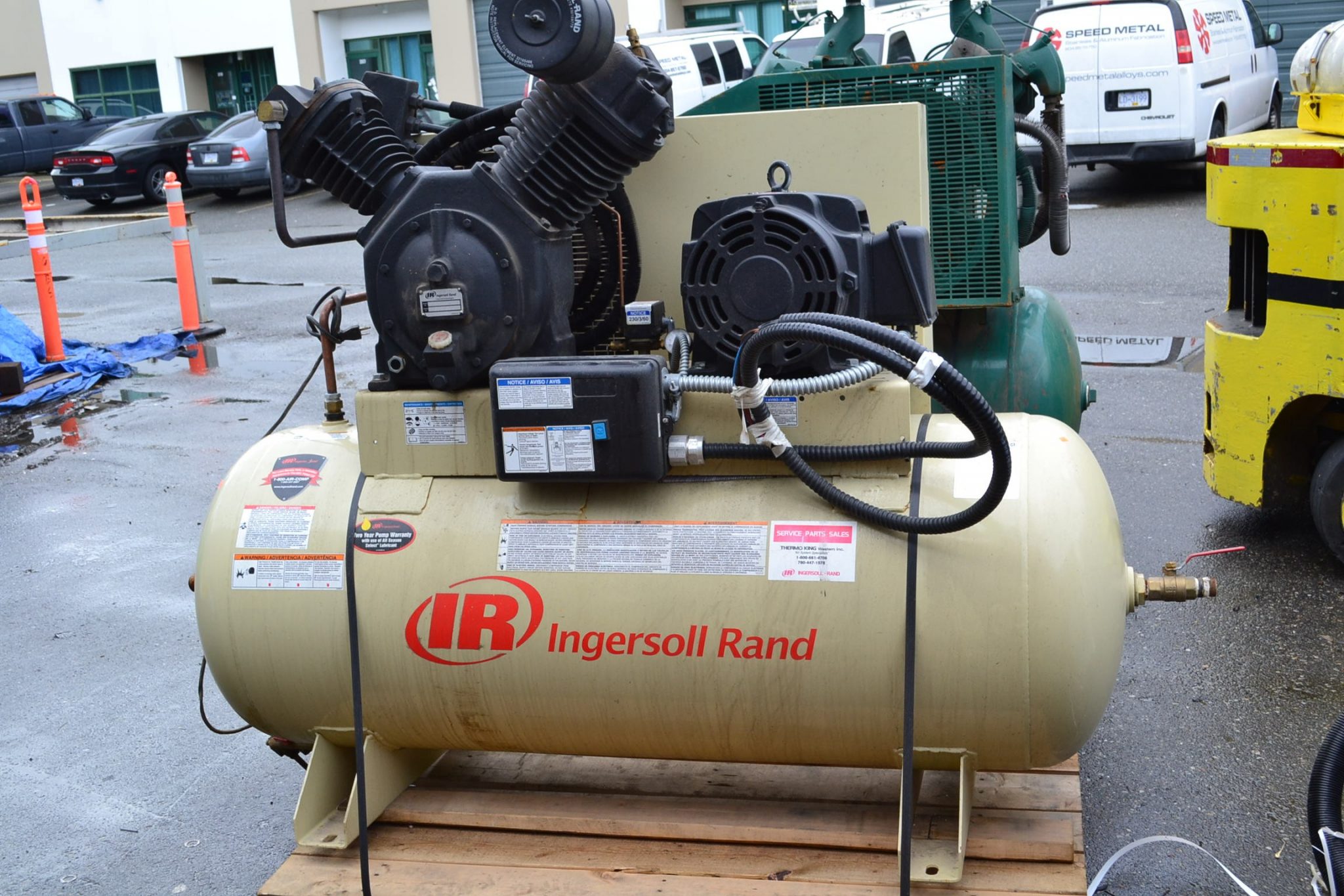 Ingersoll Rand 10-HP 120-Gallon Vertical Two-Stage Air Compressor (230V  3-Phase)