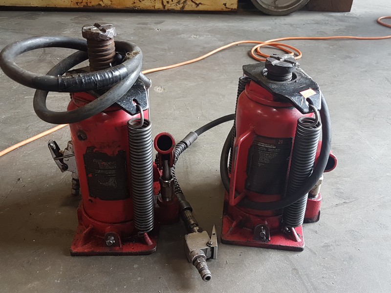Used Motomaster Red air assist hydraulic bottle jack Coast Machinery