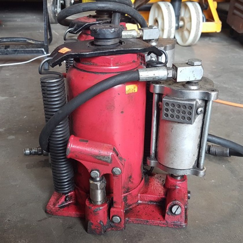 Used Motomaster Red air assist hydraulic bottle jack Coast Machinery