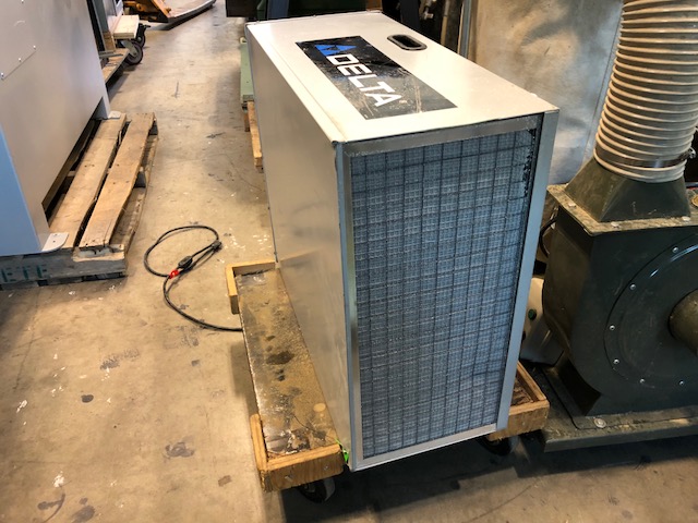 Delta clearance air cleaner