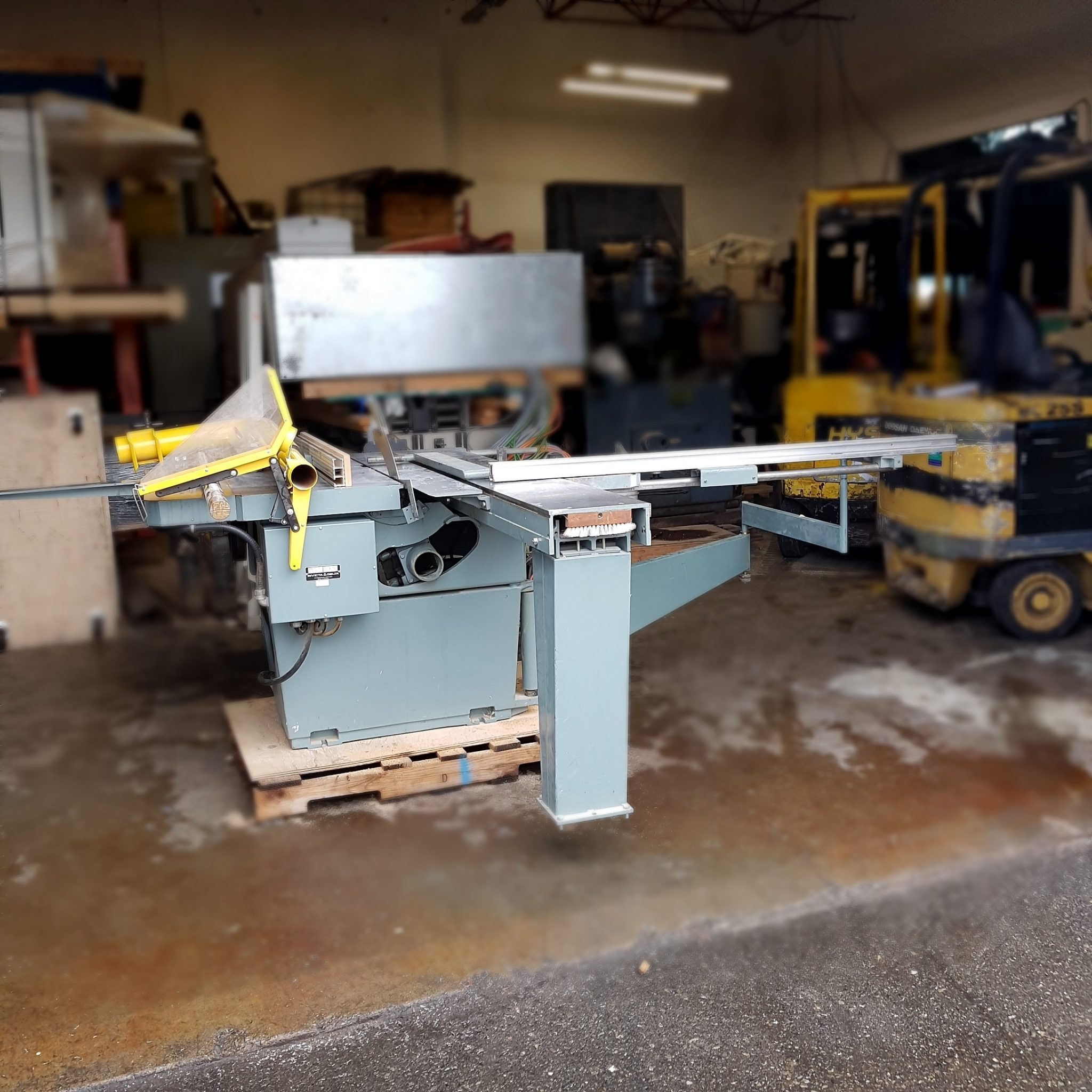 Delta sliding table shop saw