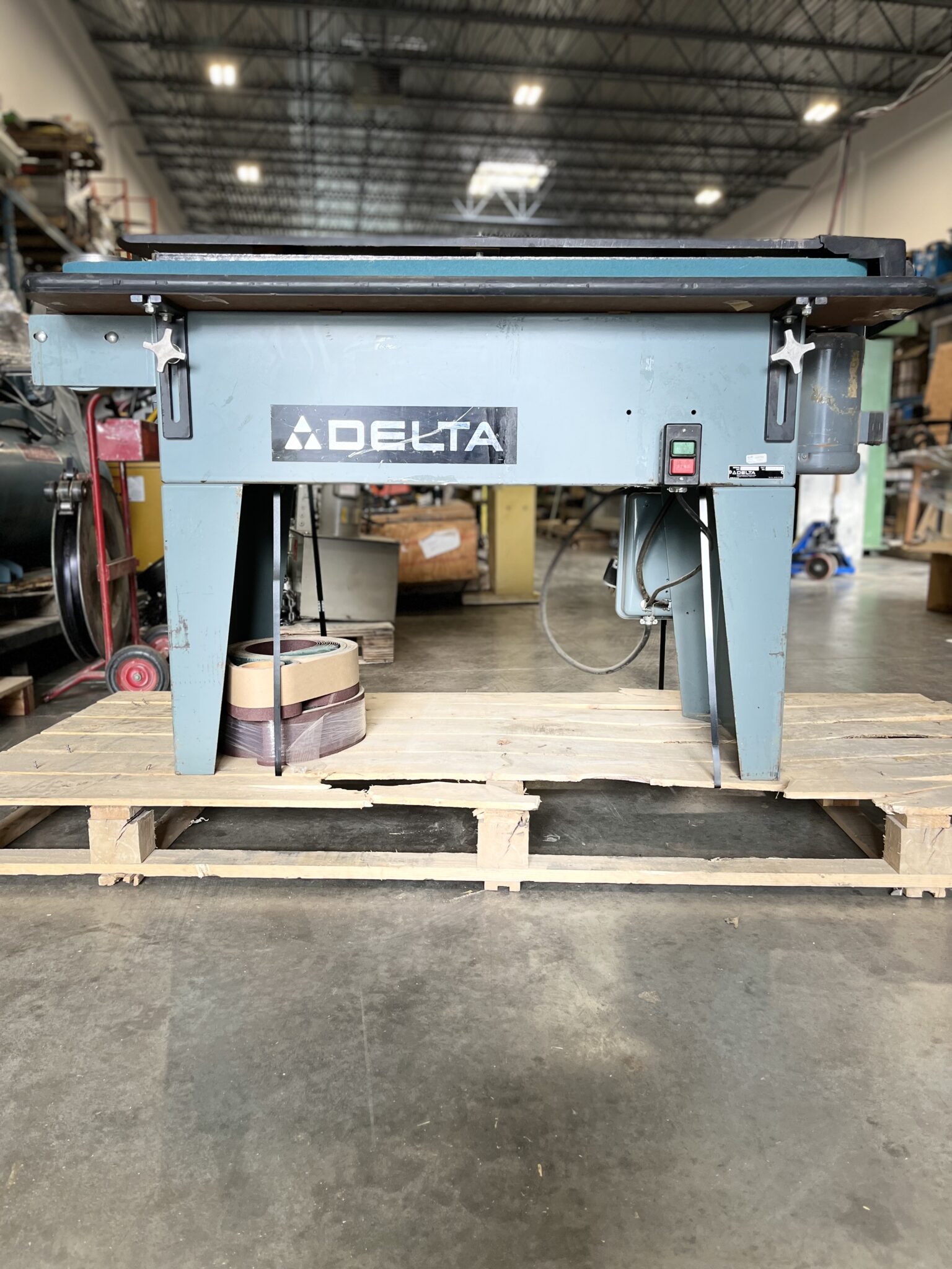 Delta edge sander outlet